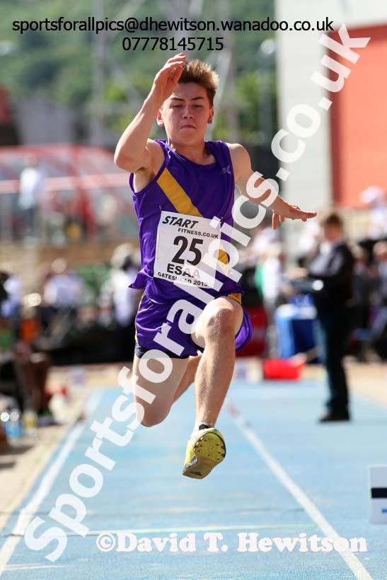 Junior boys triple jump, 2015 English Schools Track and Field Champs., Gateshead Stadium. Photo: David T. Hewitson/Sports for All Pics